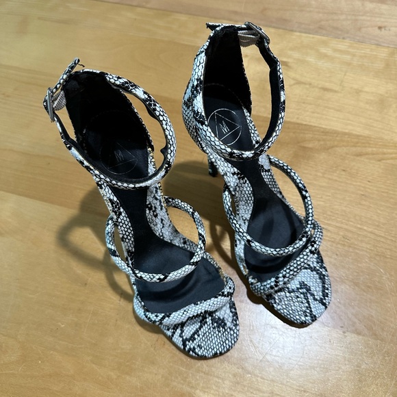 Missguided Snakeskin Strappy Heels Size 6.5 - Picture 11 of 11